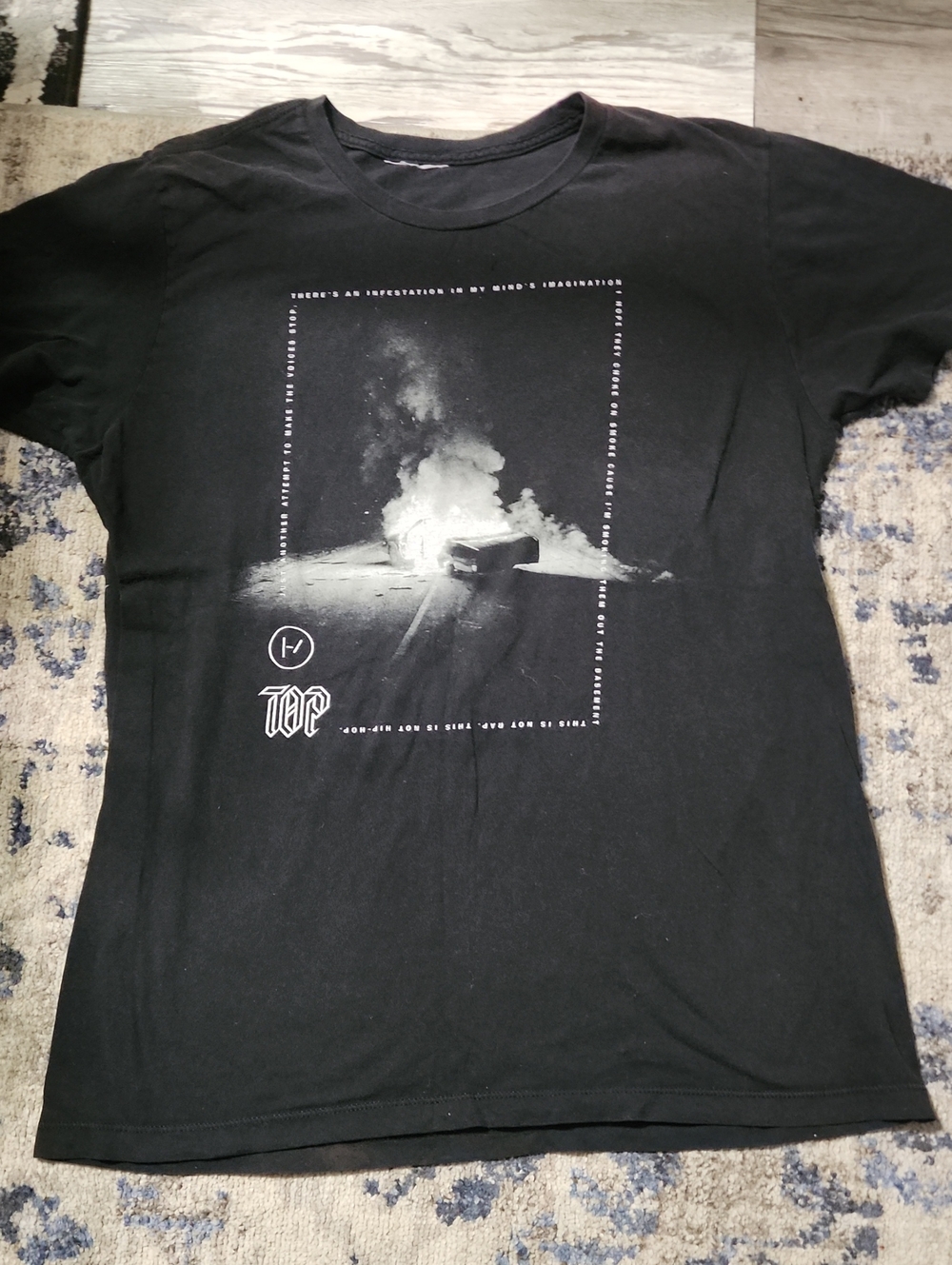 💘 Twenty One Pilots Blurryfacw Graphic Tee